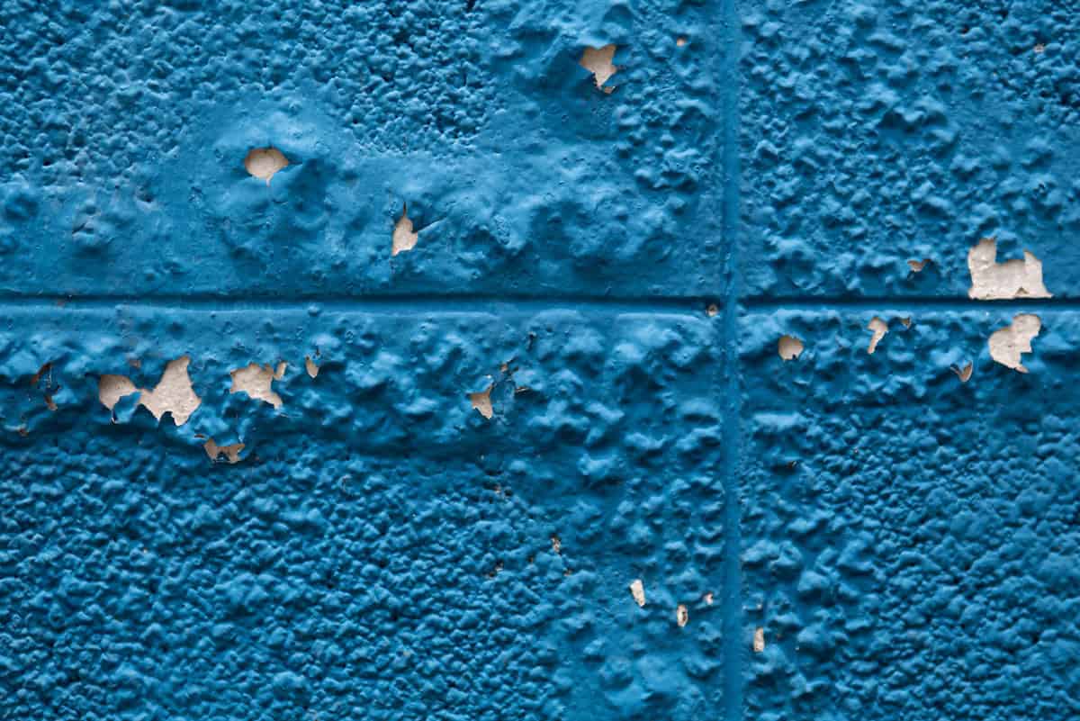 Paint bubbles and cracks due to humidity